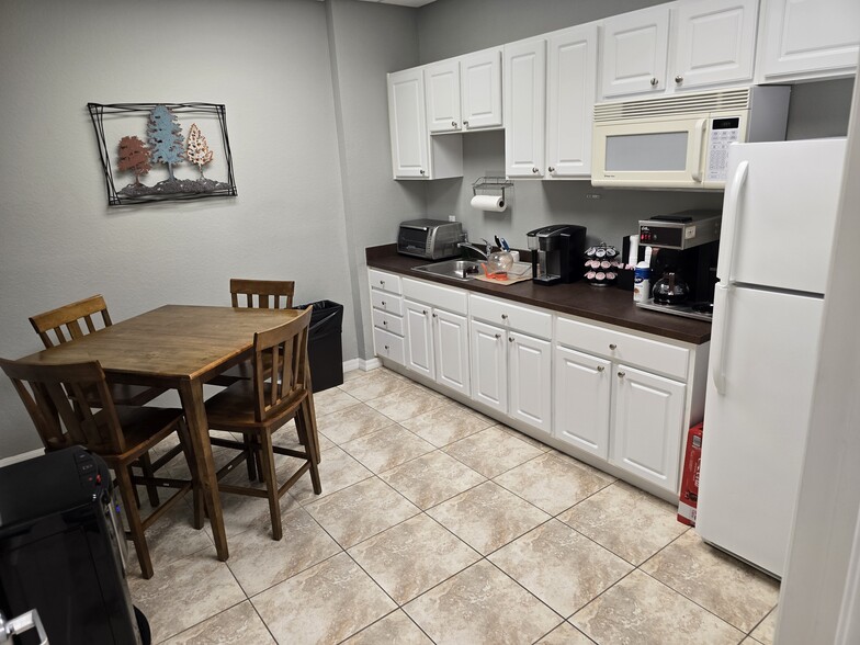5605 2nd St W, Lehigh Acres, FL à vendre - Photo de l’immeuble – Image 3 sur 11