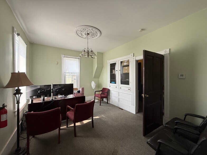 34905 E Michigan Ave, Wayne, MI à vendre - Photo de l’immeuble – Image 3 sur 7