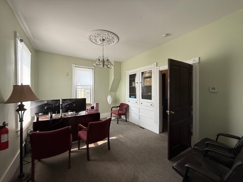 34905 E Michigan Ave, Wayne, MI à vendre - Photo intérieure – Image 3 sur 7