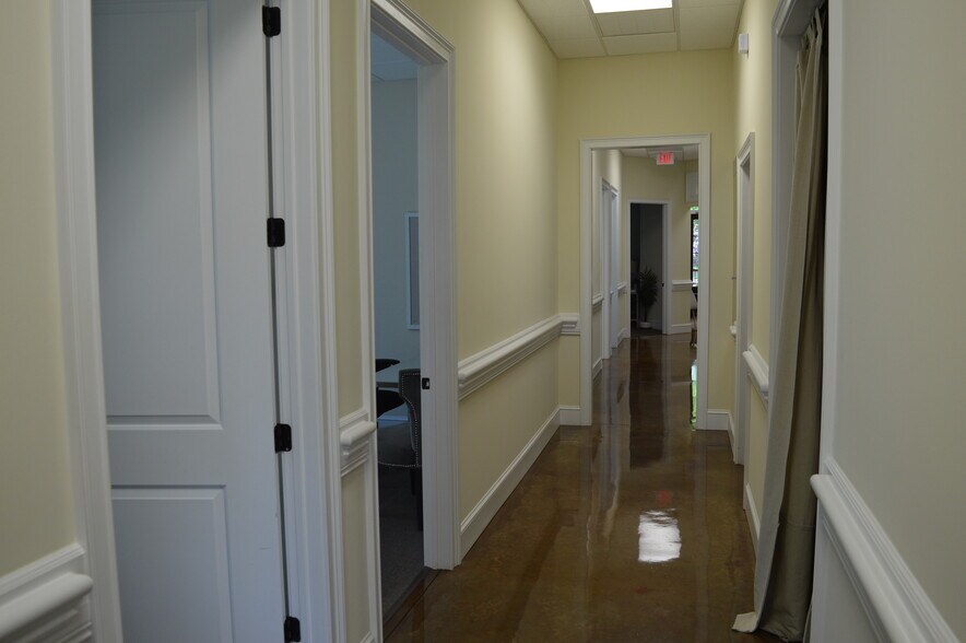 547 W Charles St, Matthews, NC à louer - Photo de l’immeuble – Image 3 sur 7