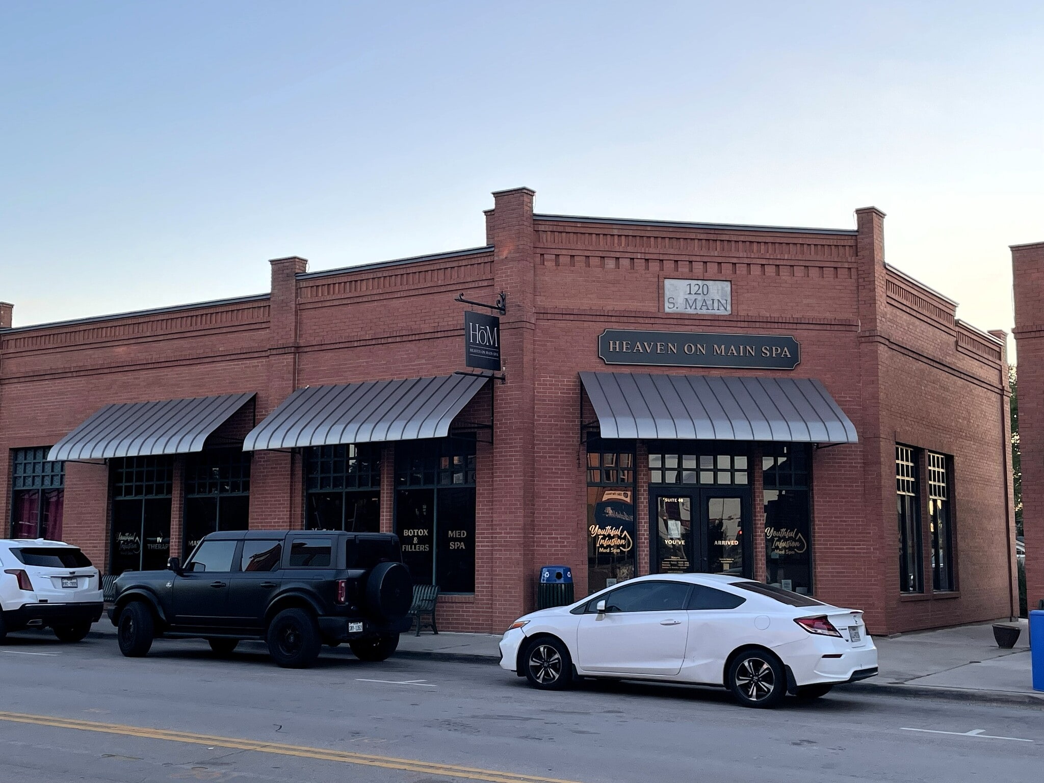 120 S Main St, Grapevine, TX à louer Photo de l’immeuble– Image 1 sur 9