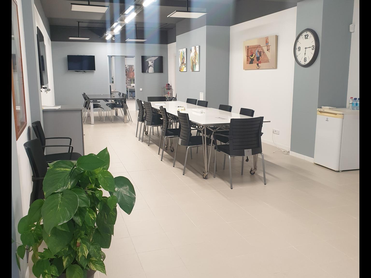 Immeuble residentiel dans Esplugues de Llobregat, Barcelona à vendre Photo intérieure– Image 1 sur 2