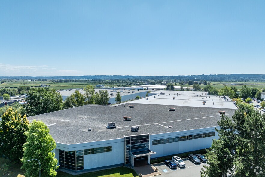 15050 54A Ave, Surrey, BC à louer - Photo de l’immeuble – Image 2 sur 5
