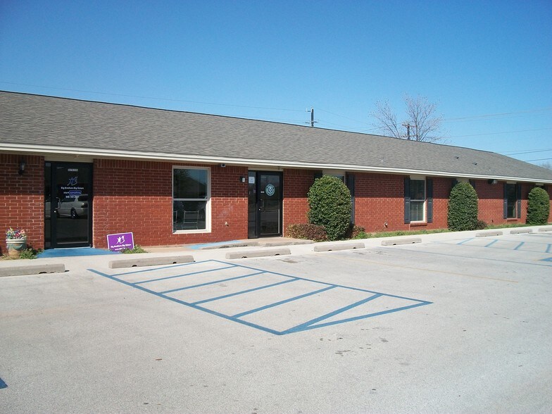 4822 Kemp Blvd, Wichita Falls, TX à louer - Photo de l’immeuble – Image 2 sur 2