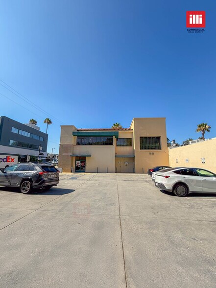 16952 Ventura Blvd, Encino, CA à louer - Photo de l’immeuble – Image 2 sur 8