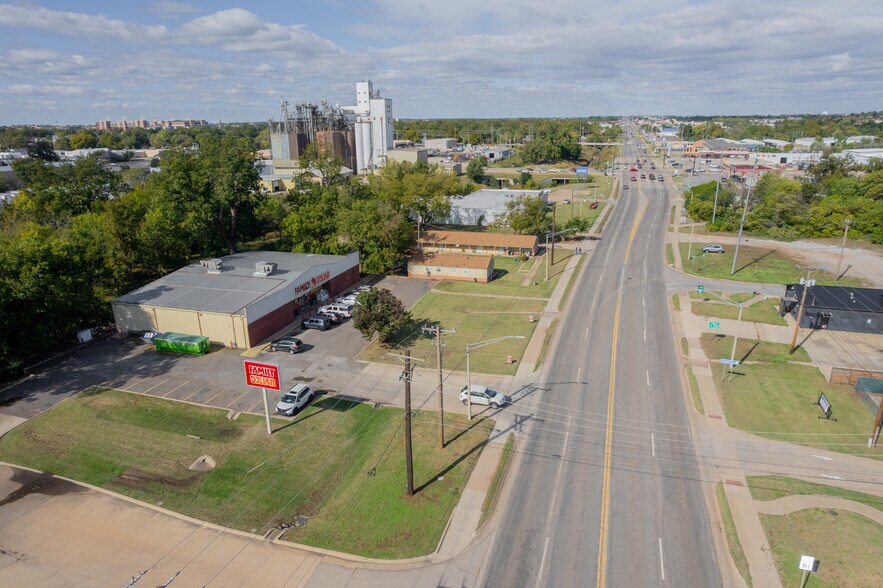 802 S Perkins Rd, Stillwater, OK à louer - Photo de l’immeuble – Image 2 sur 11