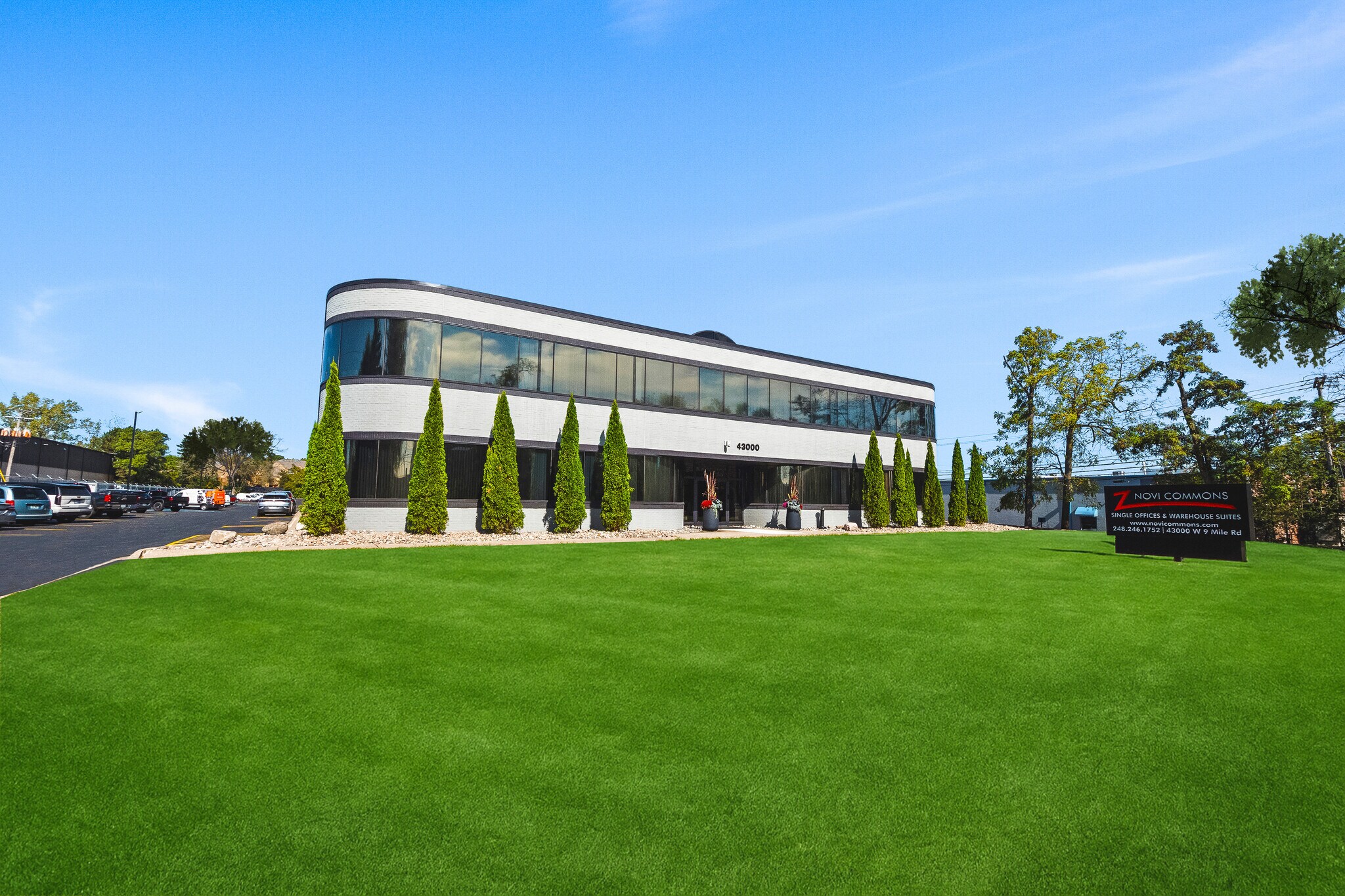43000 W 9 Mile Rd, Novi, MI à louer Photo principale– Image 1 sur 17