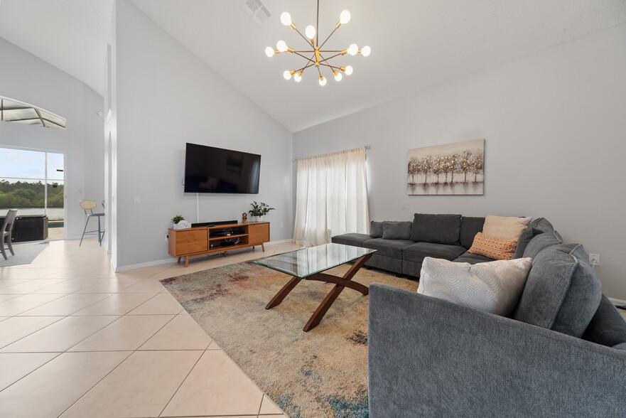 2889 Blooming Alamanda Loop, Kissimmee, FL à vendre - Photo de l’immeuble – Image 2 sur 41