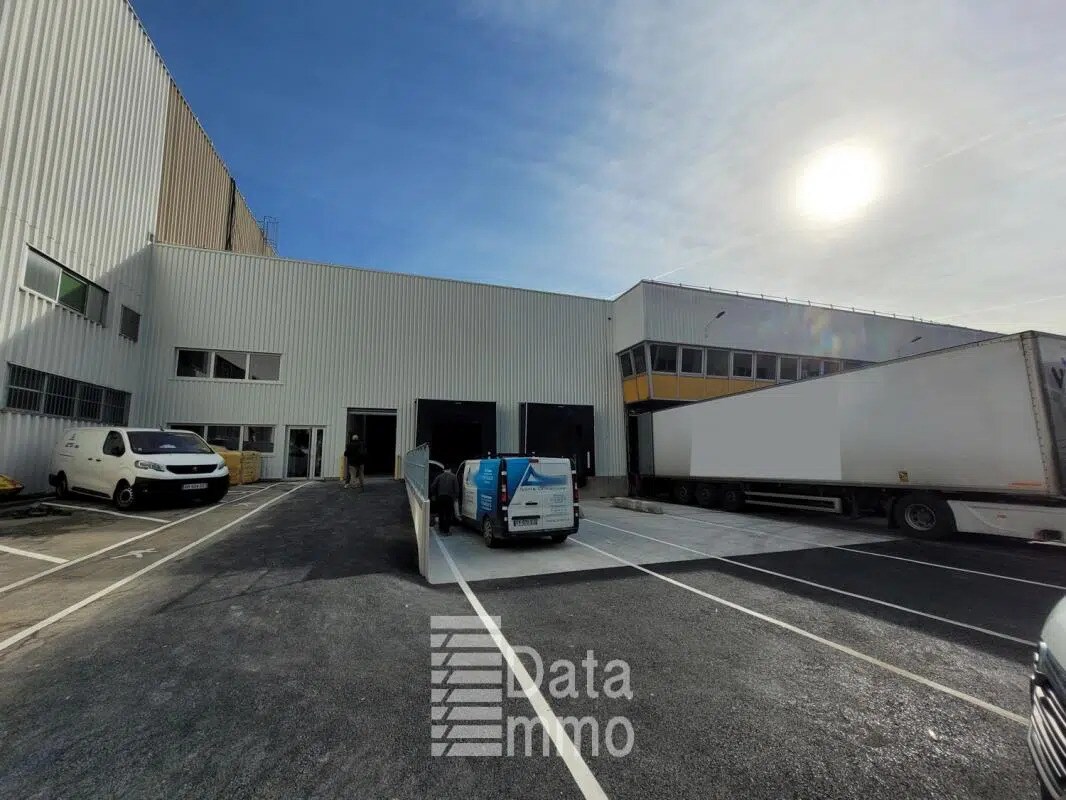 Industriel/Logistique dans Rosny-sous-Bois à louer Photo de l’immeuble– Image 1 sur 10