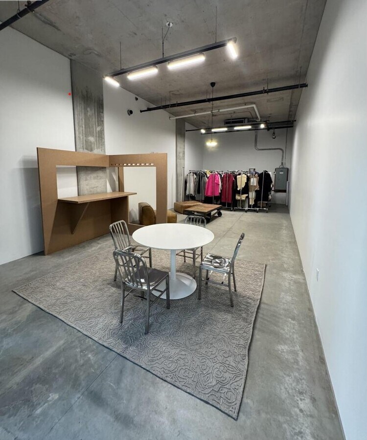 8260-8274 Manitoba St, Vancouver, BC V5X 3A2 - Lot 380 -  - Photo intérieure - Image 1 of 1