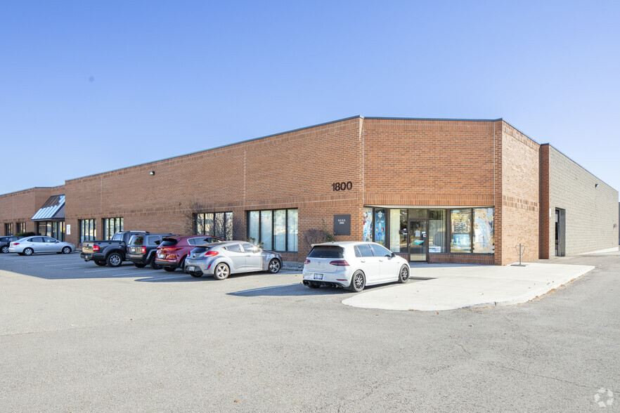 1750 Courtneypark Dr E, Mississauga, ON à louer - Photo principale – Image 1 sur 6