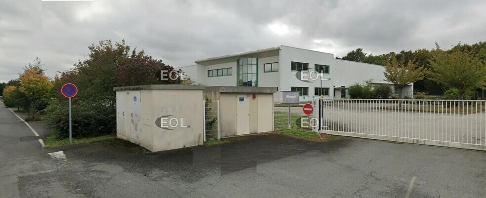 Industriel/Logistique dans La Crèche à louer - Photo de l’immeuble – Image 2 sur 3