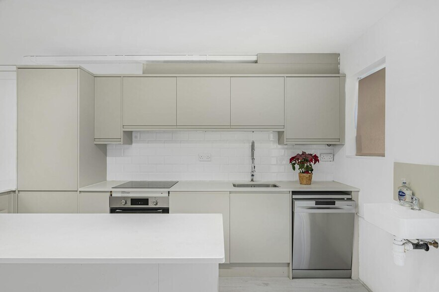 147 Stoke Newington High St, Londres à vendre - Photo de l’immeuble – Image 3 sur 18