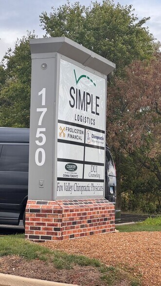 1750 E Main St, St Charles, IL à vendre - Photo de l’immeuble – Image 3 sur 13