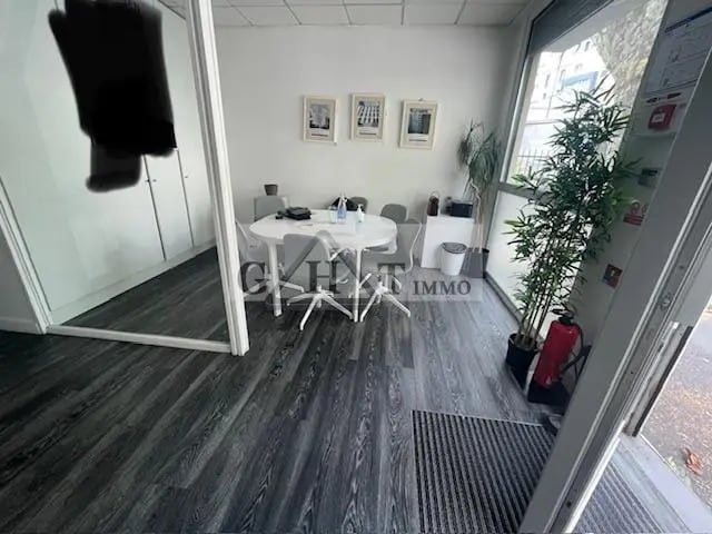 Bureau dans Vincennes à vendre - Photo de l’immeuble – Image 2 sur 6