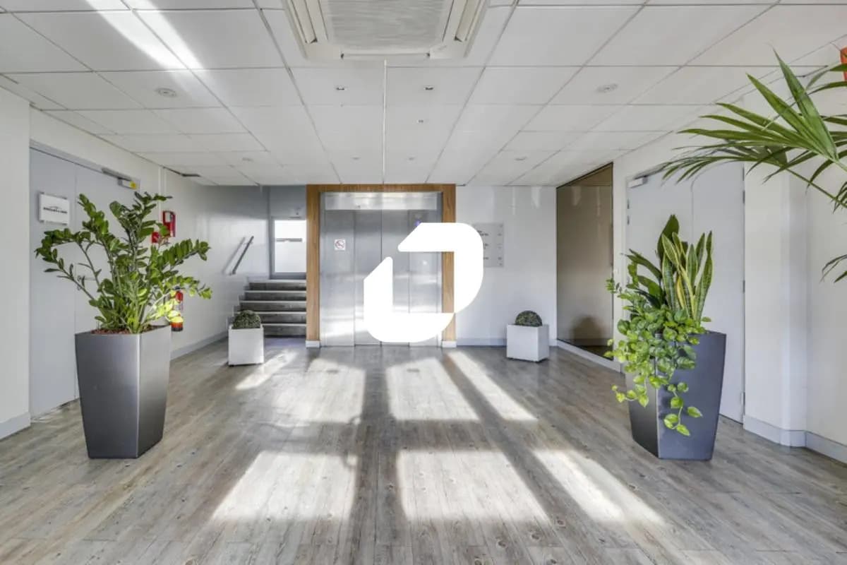 Bureau dans Noisiel à louer Hall d’entrée– Image 1 sur 14