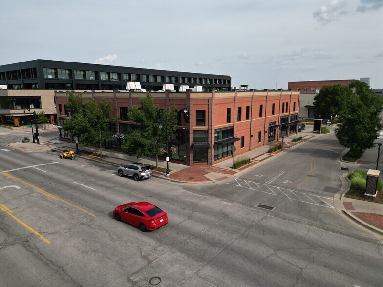 801 E Douglas Ave, Wichita, KS à louer - Photo de l’immeuble – Image 1 sur 4