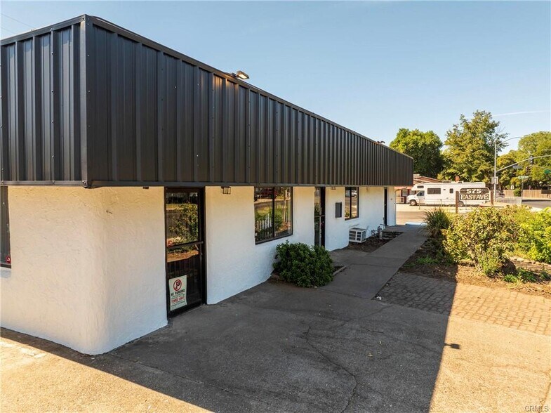 575 East Ave, Chico, CA à vendre - Photo de l’immeuble – Image 3 sur 14