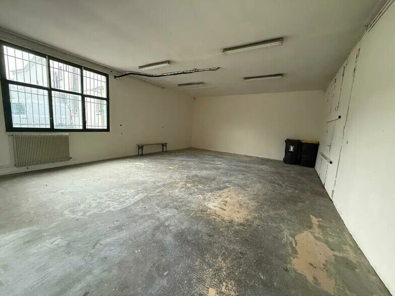 Local d’activités dans Tremblay-en-France à louer - Photo de l’immeuble – Image 2 sur 6