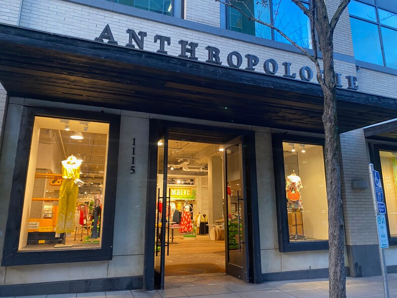 1125 NW Couch St, Portland, OR à louer - Photo de l’immeuble – Image 3 sur 8