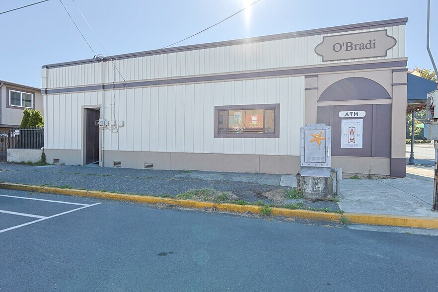 702 Newmark St, Coos Bay, OR à vendre - Photo de l’immeuble – Image 2 sur 26