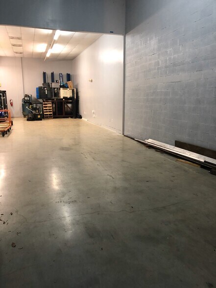13725 SW 139th Ct, Miami, FL à louer - Photo de l’immeuble – Image 3 sur 4
