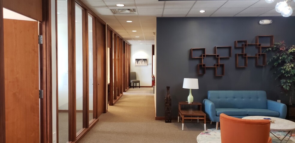 115 S Court St, Crown Point, IN à louer - Hall d’entrée – Image 3 sur 15