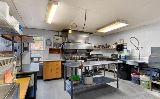 12058 Wisconsin 32, Suring, WI à vendre - Photo intérieure – Image 3 sur 9