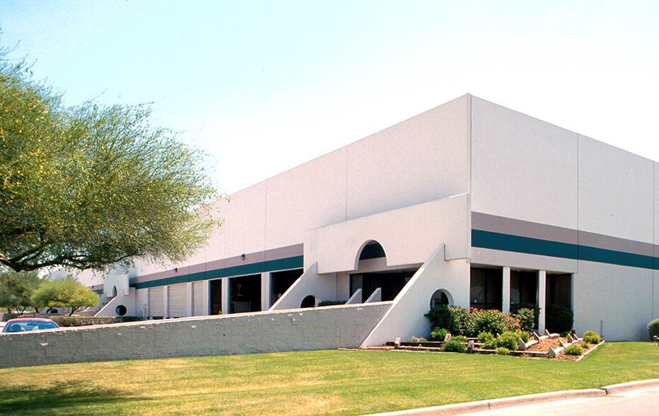 4441 W Polk St, Phoenix, AZ à louer - Photo de l’immeuble – Image 2 sur 15
