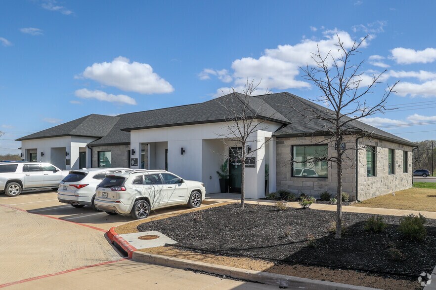 2001 Auburn Hills Pky, McKinney, TX à louer - Photo principale – Image 1 sur 2