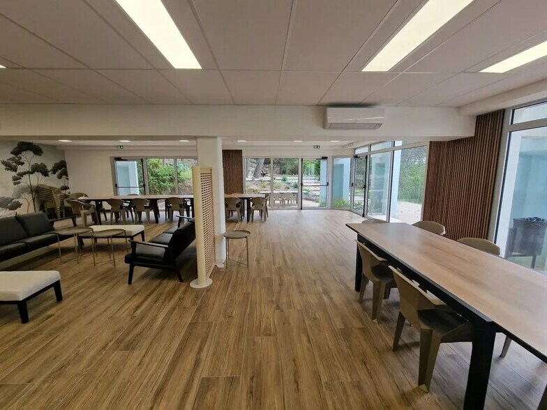 Bureau dans Valbonne à louer - Photo de l’immeuble – Image 3 sur 5