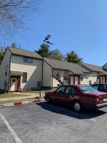 867 Southgate Dr, State College, PA à vendre - Photo de l’immeuble – Image 3 sur 29