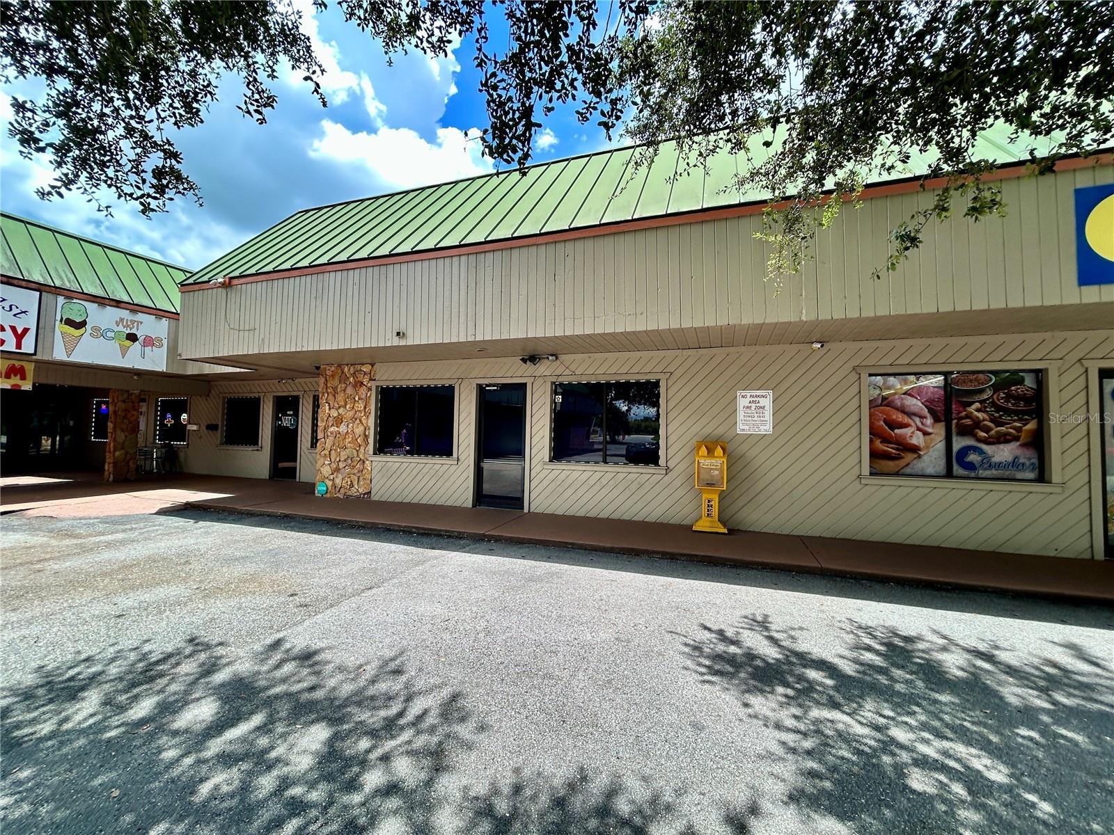 4656 Commercial Way, Spring Hill, FL à louer Photo intérieure– Image 1 sur 4