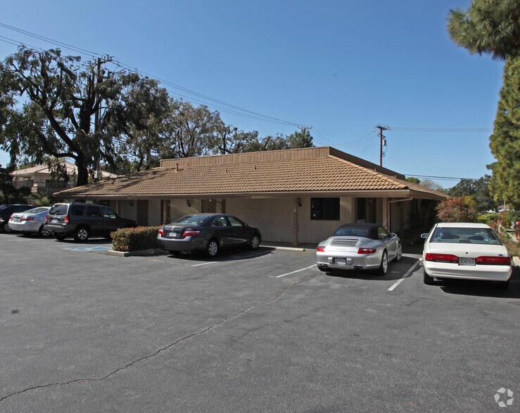 2904 Theresa Dr, Newbury Park, CA à louer - Photo de l’immeuble – Image 2 sur 12