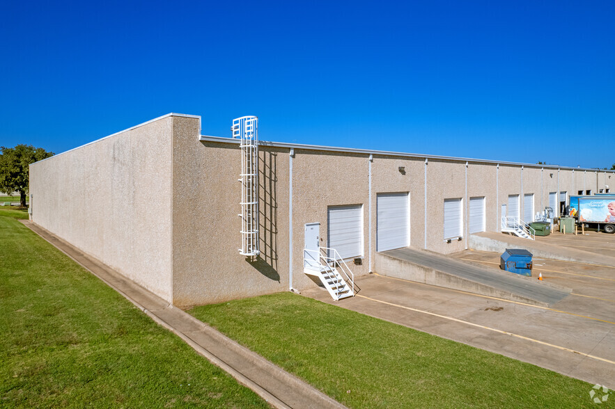 602-630 E Avenue K, Grand Prairie, TX à louer - Photo de l’immeuble – Image 2 sur 5
