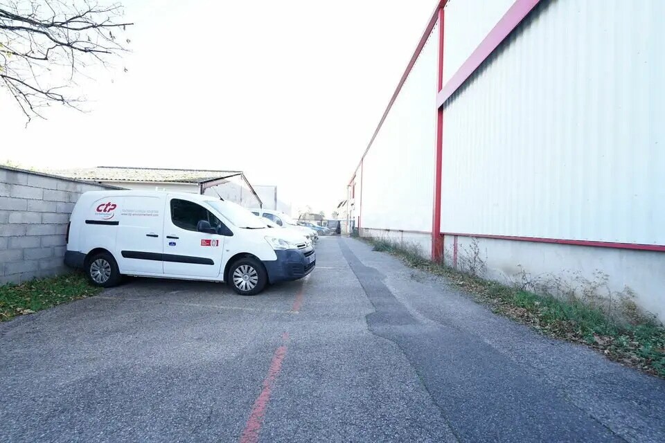 Local d’activités dans Messimy à louer Photo principale– Image 1 sur 5