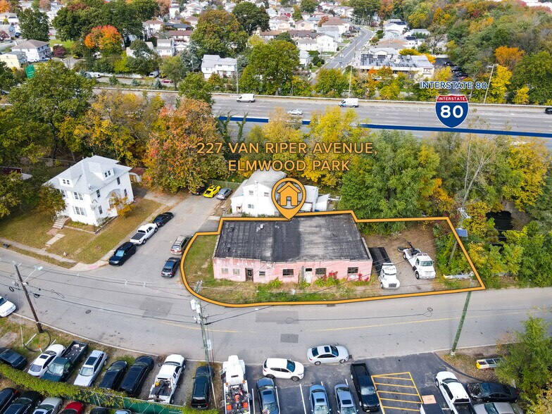 227 Van Riper Ave, Elmwood Park, NJ à vendre - Aérien – Image 1 sur 15