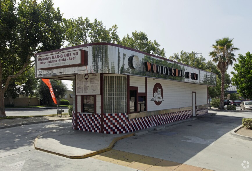 2715 W Foothill Blvd, Rialto, CA à louer - Photo principale – Image 3 sur 4