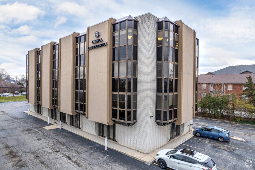 519 N Cass Ave, Westmont, IL à louer - Photo principale – Image 1 sur 28