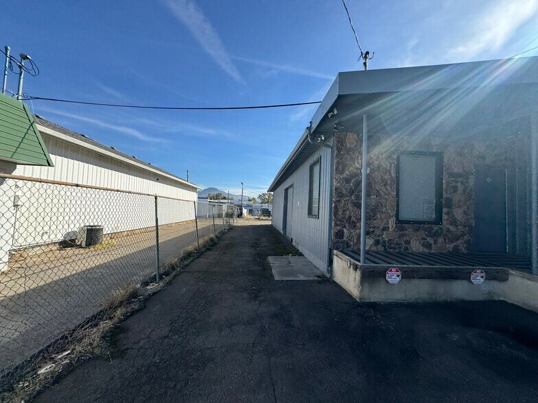 850 Beatty St, Medford, OR à louer - Photo de l’immeuble – Image 2 sur 23