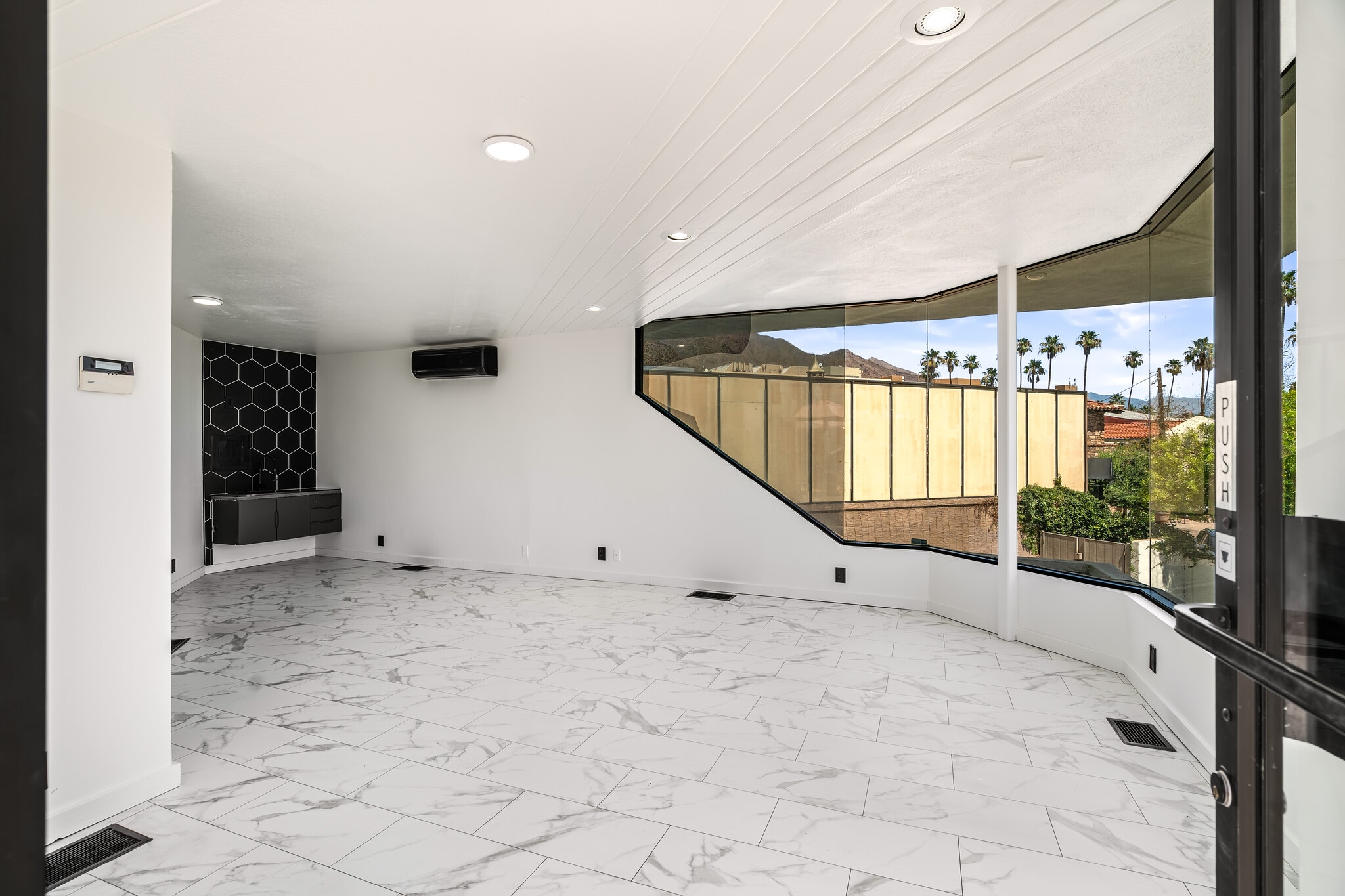 201 N Indian Canyon Dr, Palm Springs, CA à vendre Photo intérieure– Image 1 sur 7