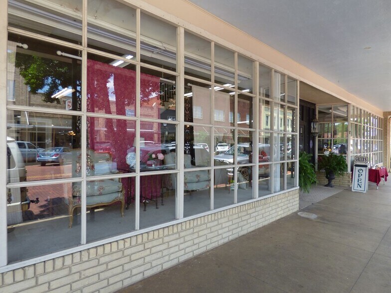 322 E Main St, Nacogdoches, TX à vendre - Photo de l’immeuble – Image 3 sur 9