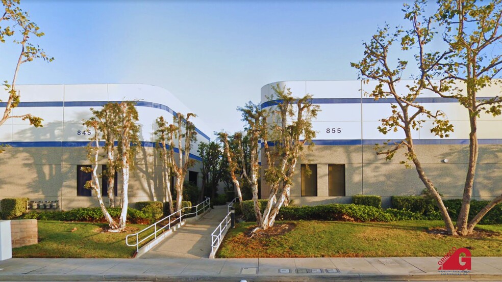 855 E Easy St, Simi Valley, CA à louer - Photo de l’immeuble – Image 1 sur 13
