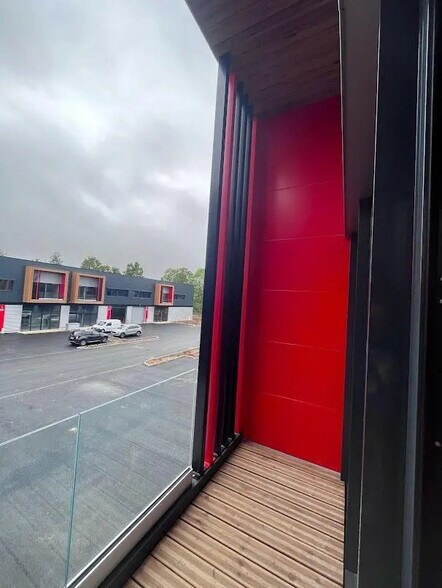 Local d’activités dans Éragny à louer - Photo de l’immeuble – Image 3 sur 22
