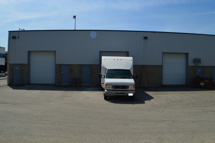 201 Spinnaker Way, Concord, ON à vendre - Photo de l’immeuble – Image 3 sur 11