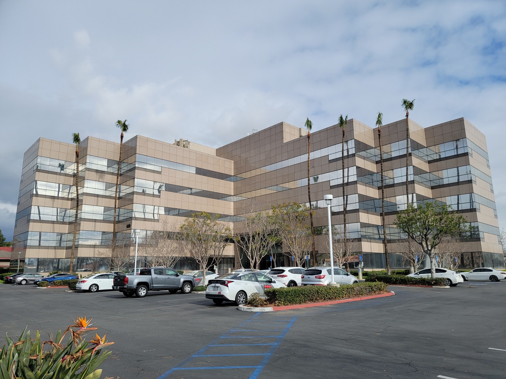 430 N Vineyard Ave, Ontario, CA à louer Photo principale– Image 1 sur 6