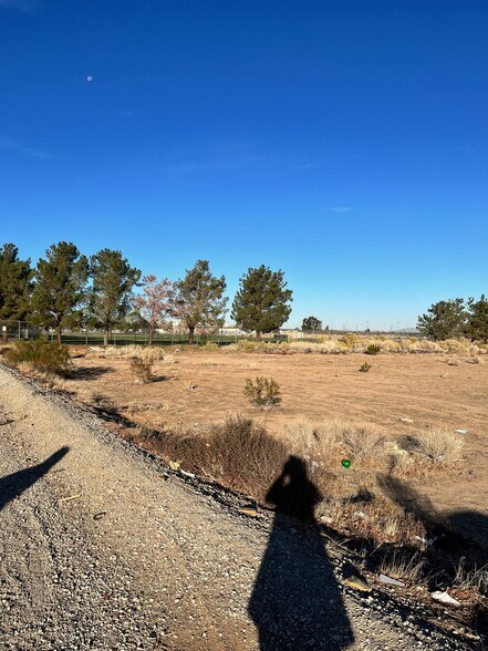 1001 Del Cerro St, Victorville, CA à vendre - Photo de l’immeuble – Image 2 sur 15
