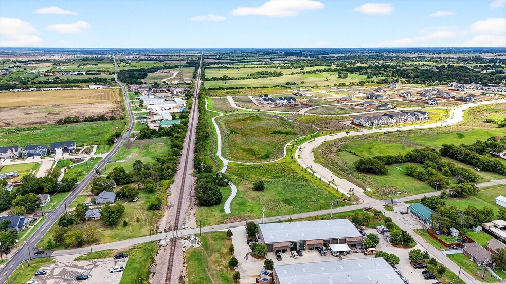 512 N Oklahoma Dr, Celina, TX à louer - Photo de l’immeuble – Image 3 sur 12