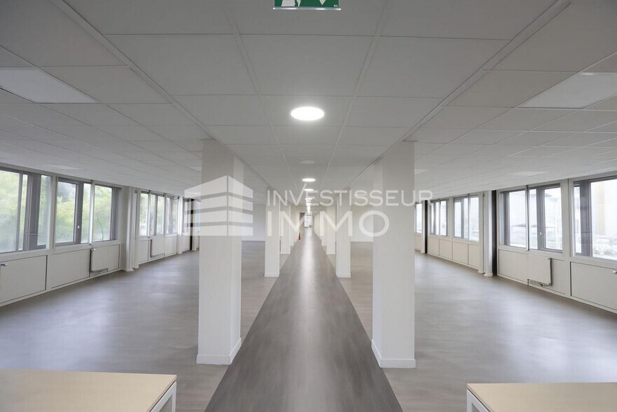 Bureau dans Boissy Saint Leger à louer - Photo de l’immeuble – Image 2 sur 14