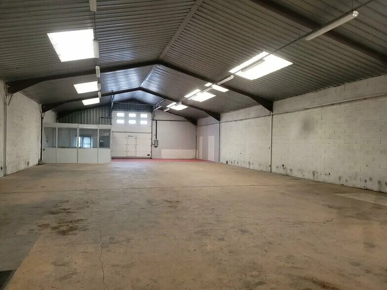 Industriel/Logistique dans Trévoux à louer - Photo de l’immeuble – Image 1 sur 5
